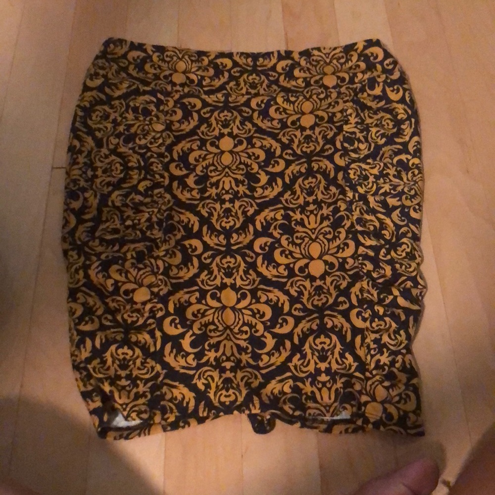 fitted patterned skirt